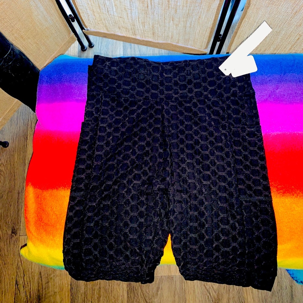 Trendy work out leggings with side cellphone pocket